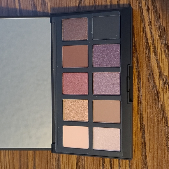 (CCO!) HAUS Laboratories - NO. 1 Fame Eyshadown Pallette - Picture 6 of 6